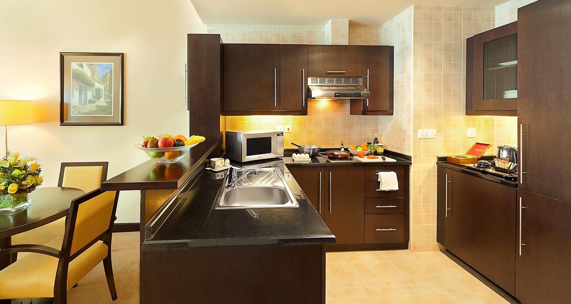 Al Manzel Aparthotel 4*
